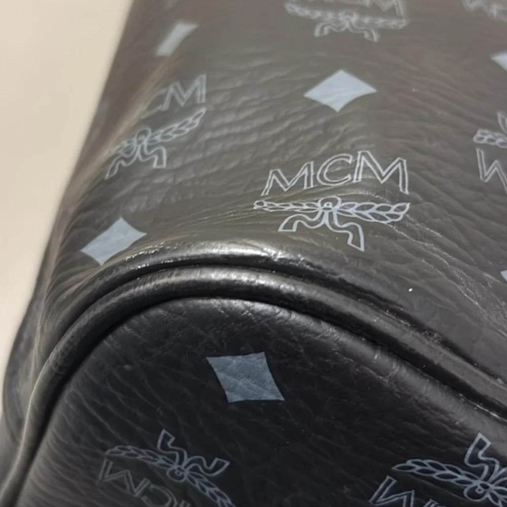 💯 Auth MCM Black Leather Tote Bag (Medium) - Picture 4 of 16